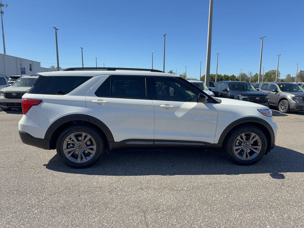 Certified 2023 Ford Explorer XLT w/ Equipment Group 202A RWD image 5