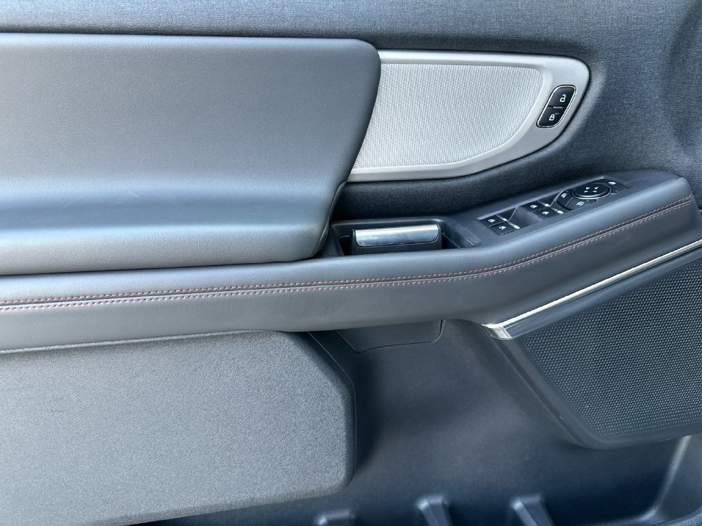 Certified 2025 Ford Expedition Active AWD/4WD image 10