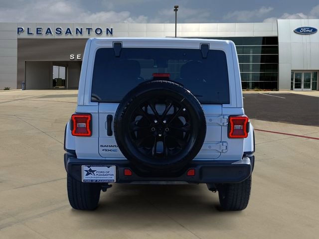 Used 2025 Jeep Wrangler Unlimited Sahara w/ Safety Group image 4