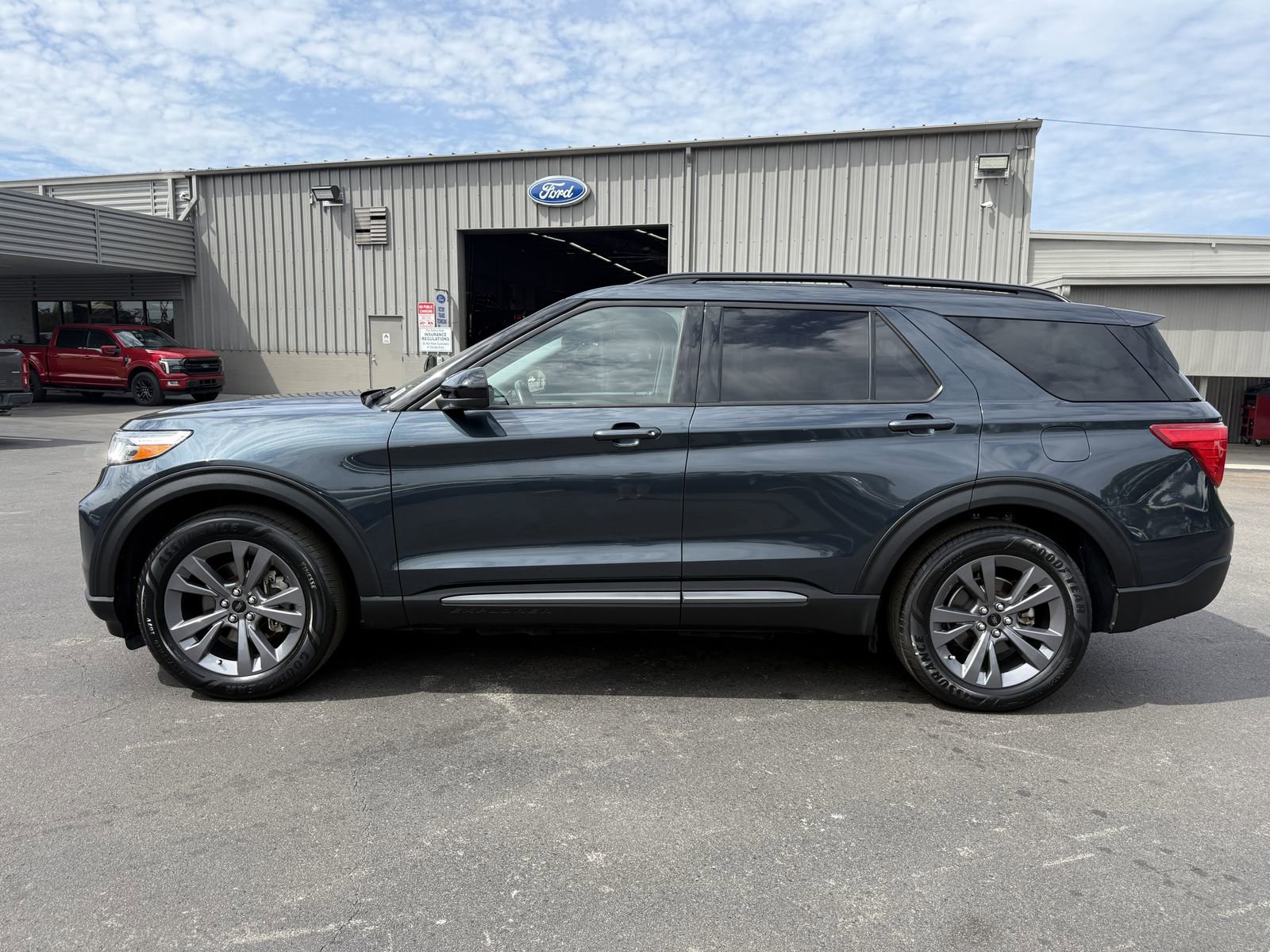 Certified 2022 Ford Explorer XLT w/ Equipment Group 202A RWD image 7