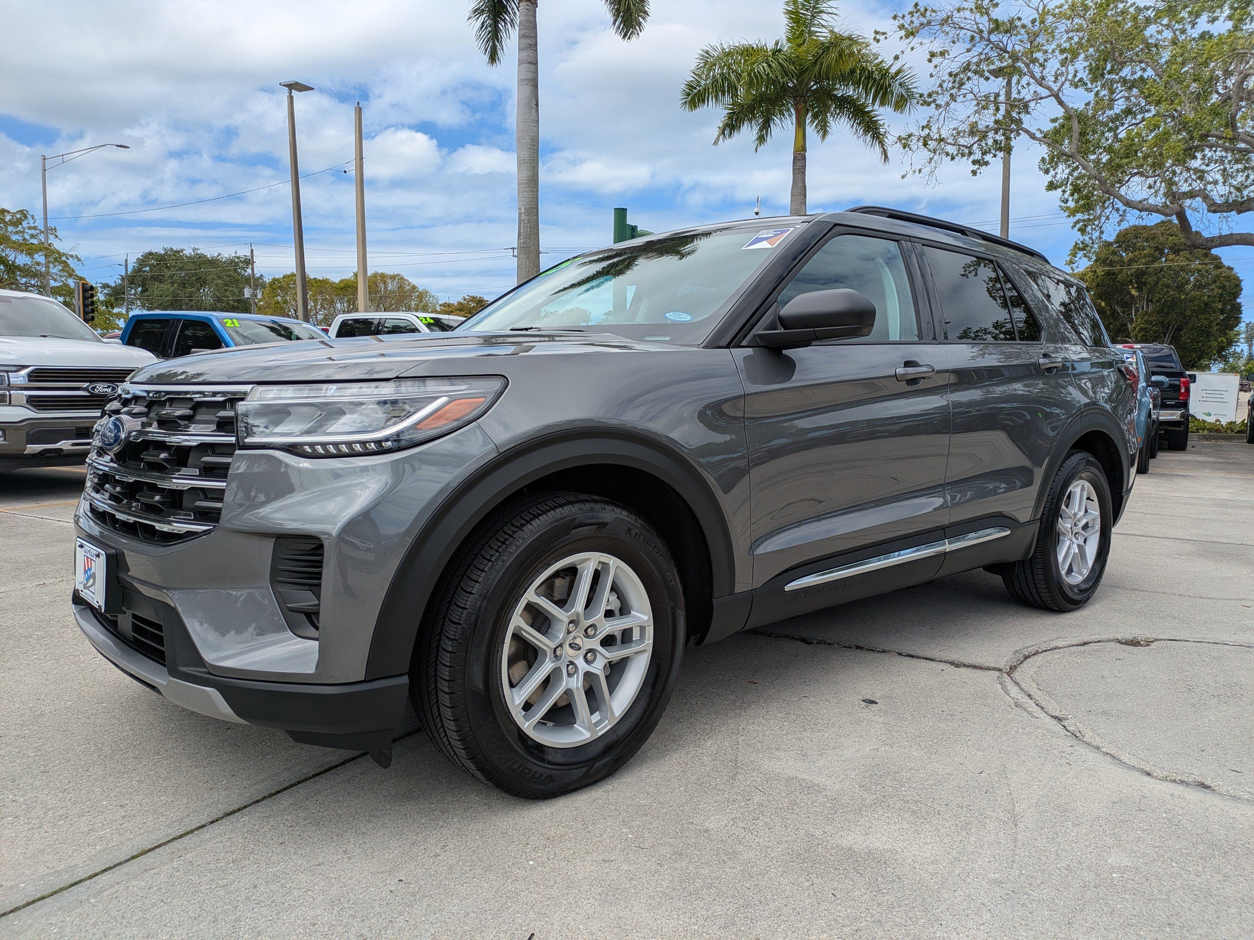 Certified 2025 Ford Explorer Active RWD image 7