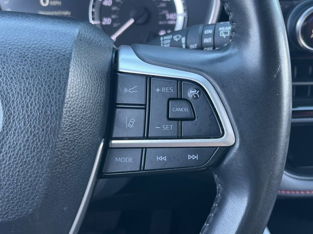 Used 2024 Toyota Highlander XSE FWD image 22