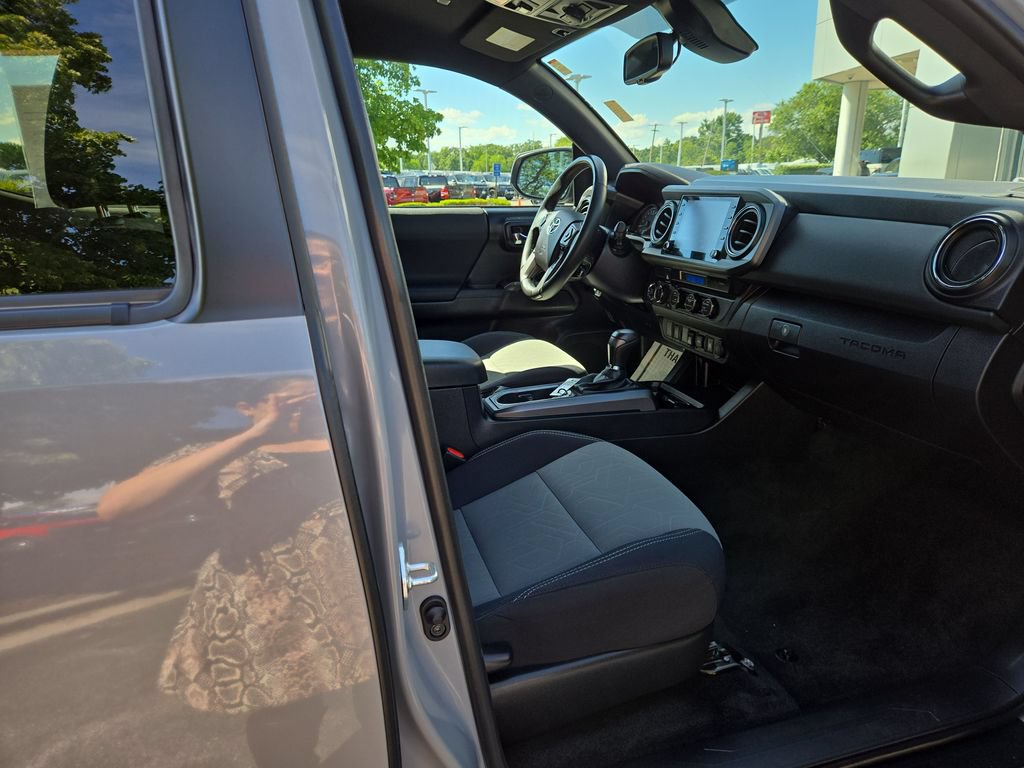 Used 2021 Toyota Tacoma TRD Off-Road AWD/4WD image 29