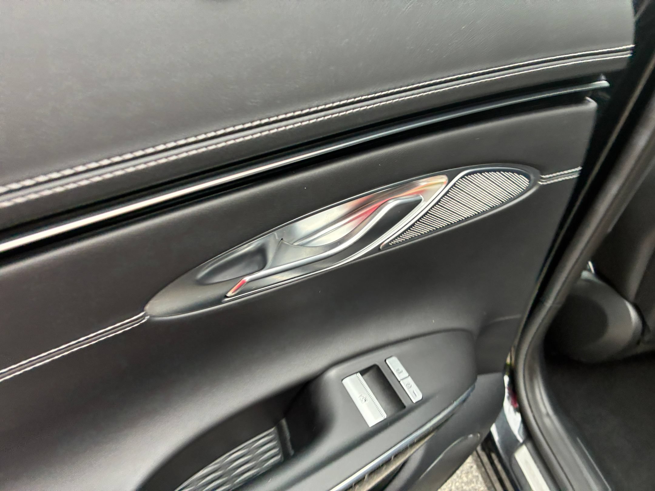 Used 2022 Genesis GV70 3.5T Sport w/ Sport Prestige Package AWD/4WD image 21