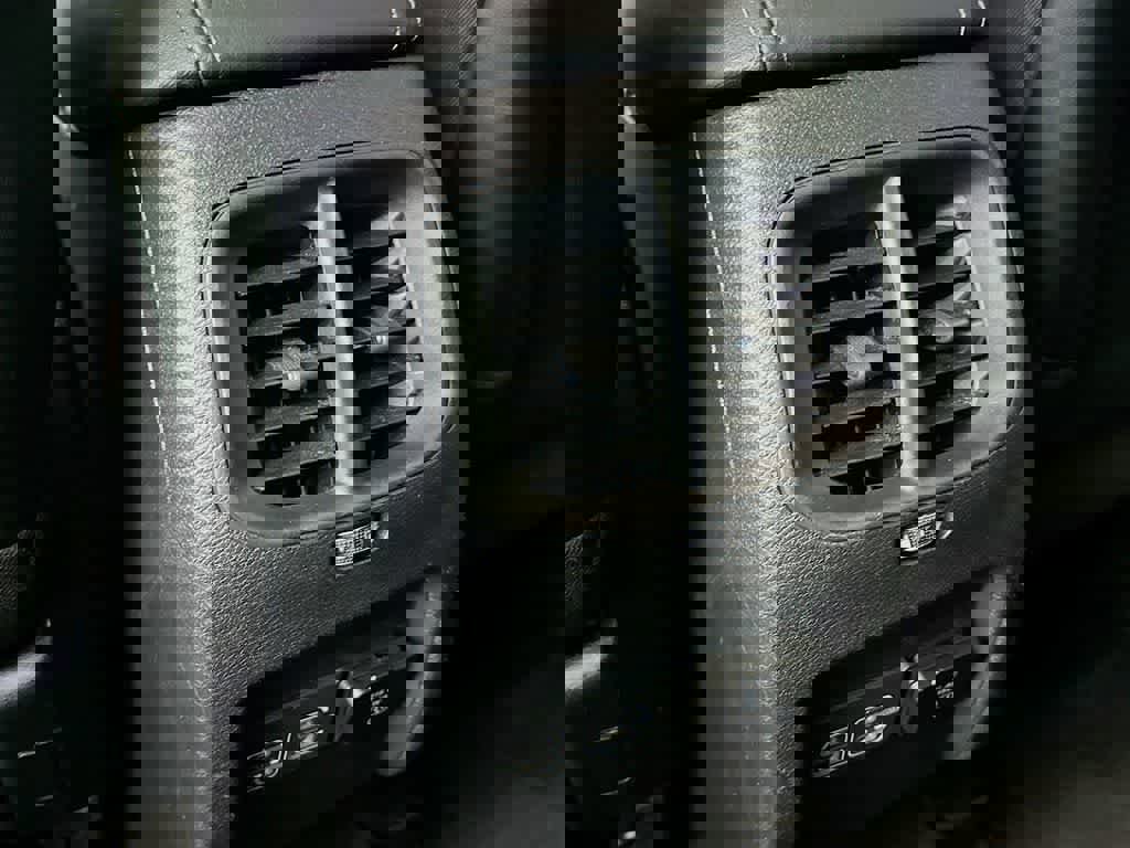 Used 2023 Jeep Cherokee Altitude Lux image 16