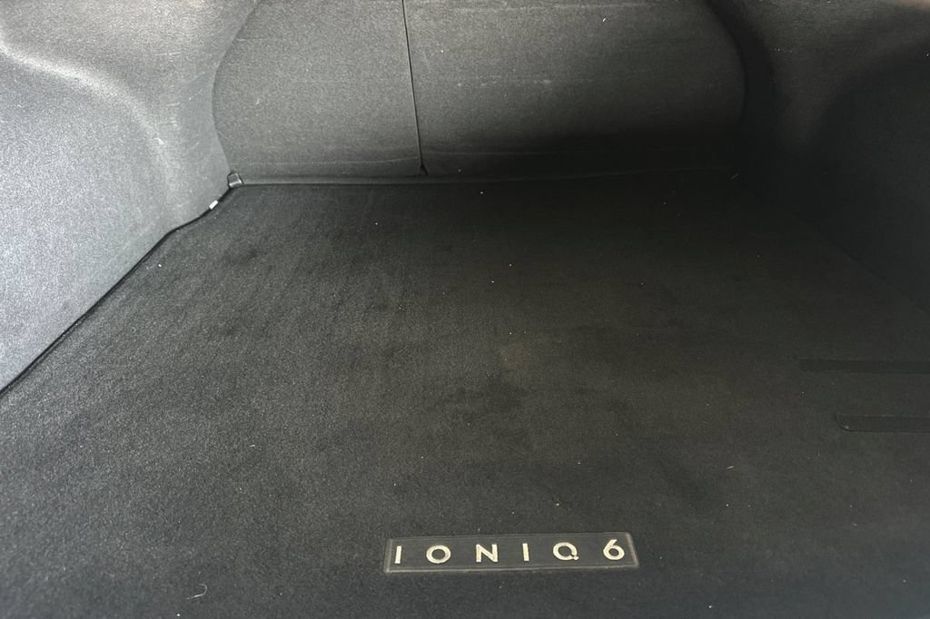 Used 2024 Hyundai Ioniq 6 SE RWD image 17