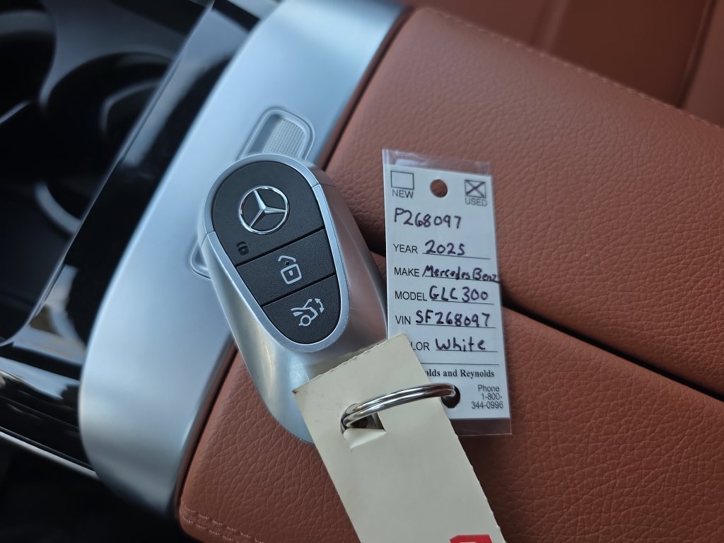 Used 2025 Mercedes-Benz GLC 300 4MATIC image 38