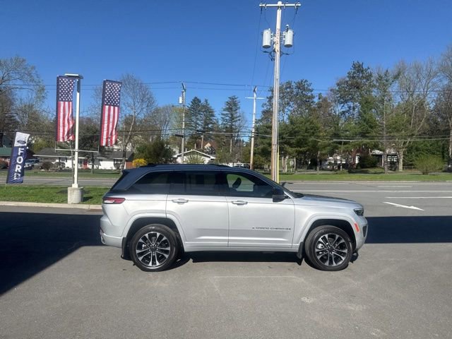 Used 2023 Jeep Grand Cherokee Overland AWD/4WD image 5