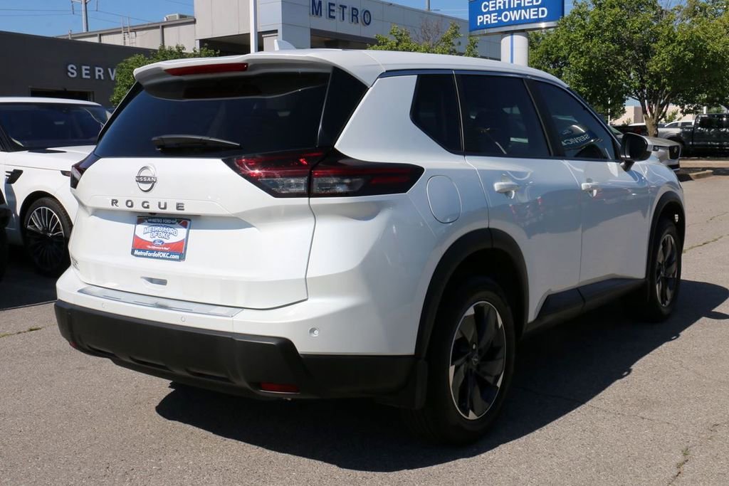 Used 2026 Nissan Rogue SV FWD image 5