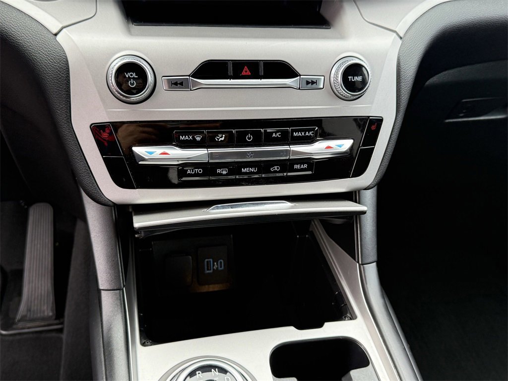 Certified 2024 Ford Explorer XLT image 29