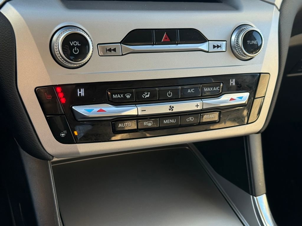 Certified 2021 Ford Explorer XLT w/ Equipment Group 202A image 20