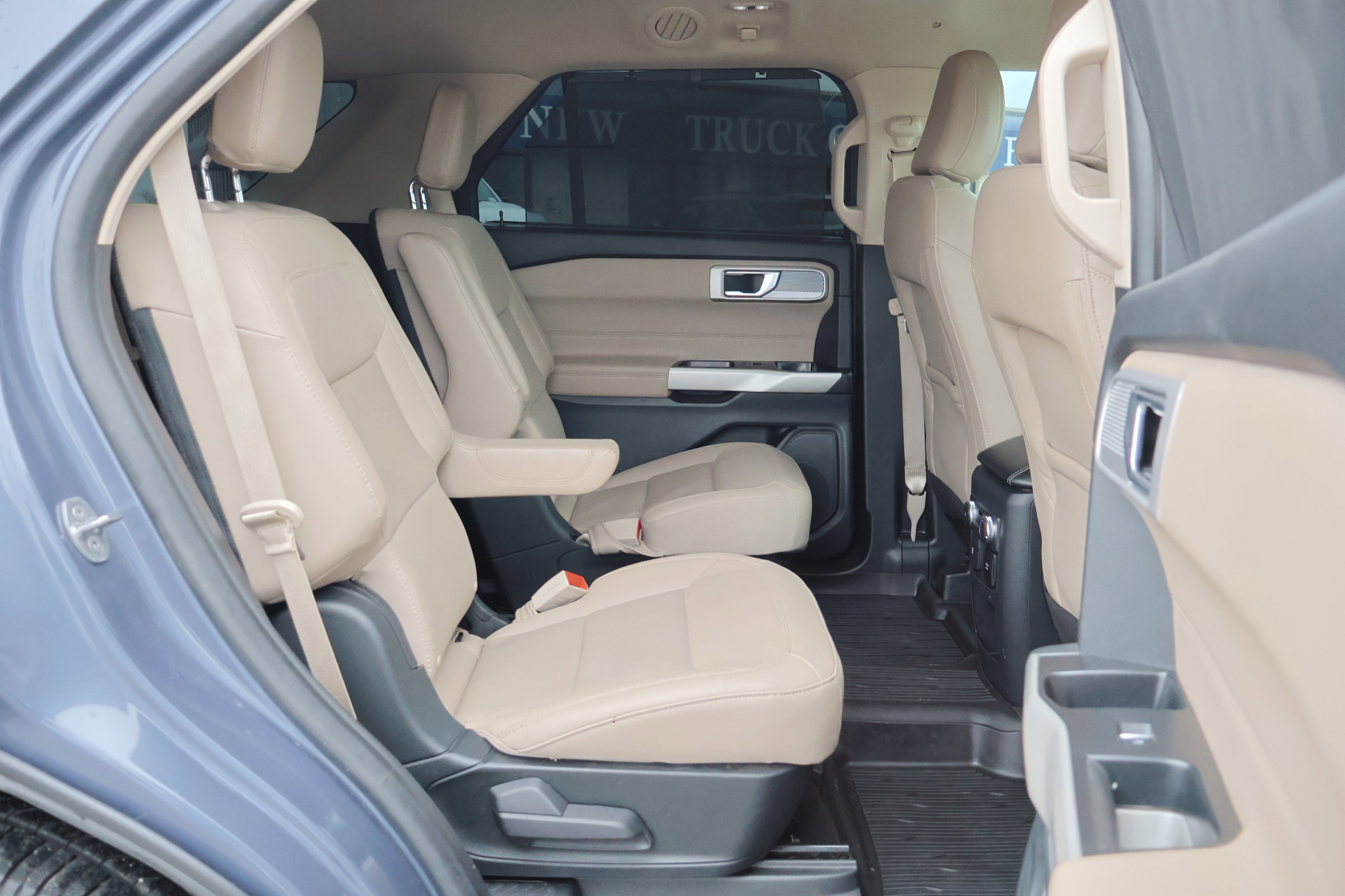 Certified 2021 Ford Explorer Limited w/ Hybrid Equipment Group 310A image 38