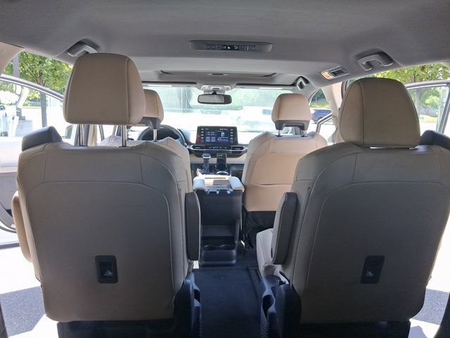 Used 2023 Toyota Sienna XLE FWD image 23