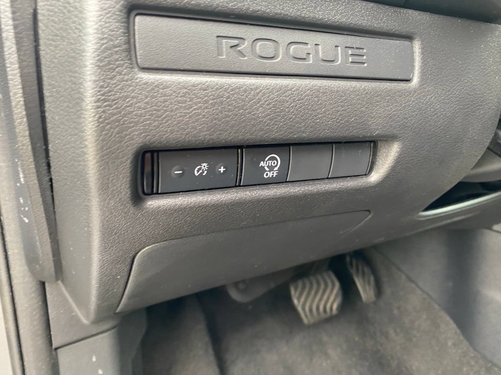 Used 2024 Nissan Rogue S AWD/4WD image 17