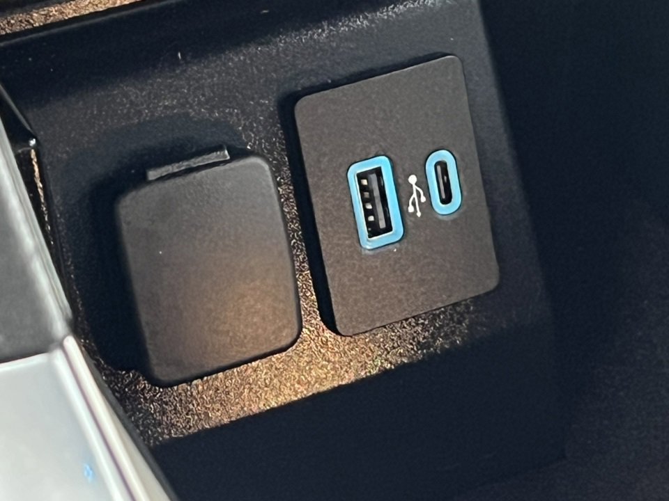 Certified 2022 Ford Explorer XLT w/ Equipment Group 202A image 32