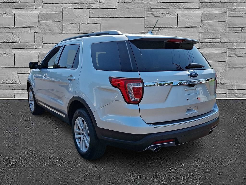 Certified 2018 Ford Explorer XLT w/ Equipment Group 202A AWD/4WD image 8
