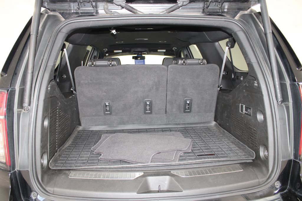 Used 2022 Chevrolet Suburban Premier RWD image 17