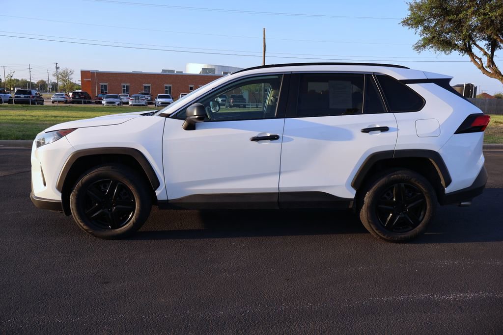 Used 2021 Toyota RAV4 LE FWD image 2