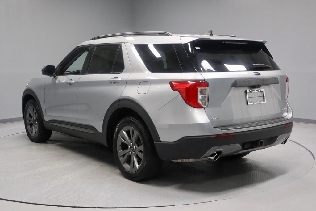 Certified 2023 Ford Explorer XLT w/ Equipment Group 202A AWD/4WD image 9