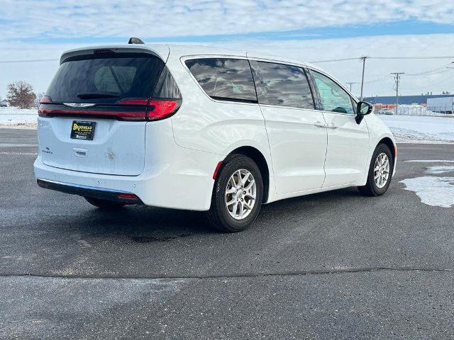 Used 2024 Chrysler Pacifica Touring-L FWD image 8