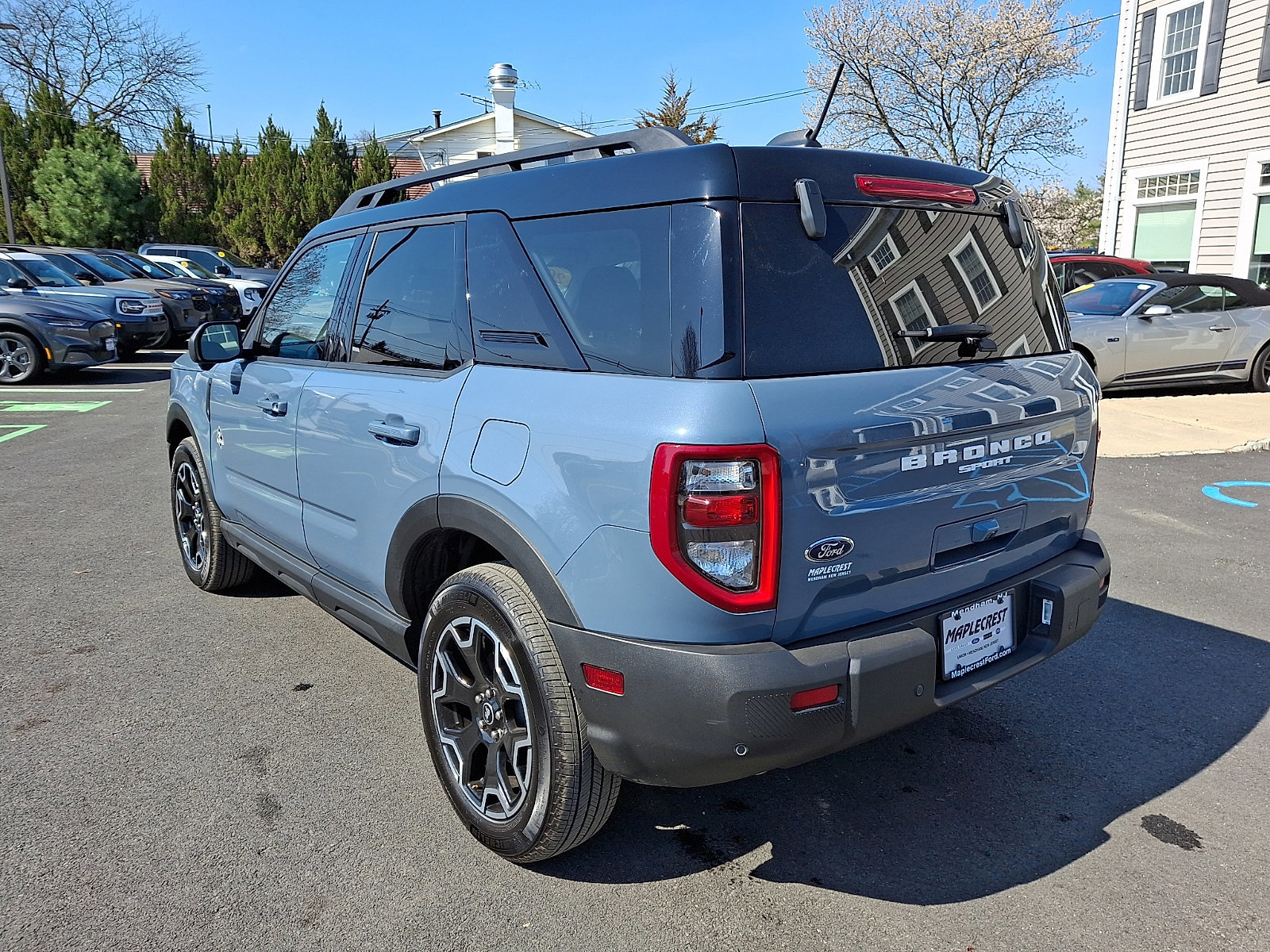 Certified 2025 Ford Bronco Sport Outer Banks w/ Outer Banks Tech Package+ AWD/4WD image 3