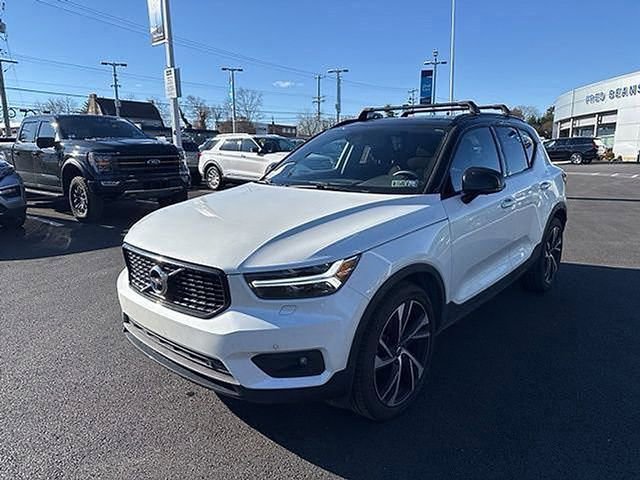 Used 2022 Volvo XC40 T5 R-Design w/ Advanced Package image 6