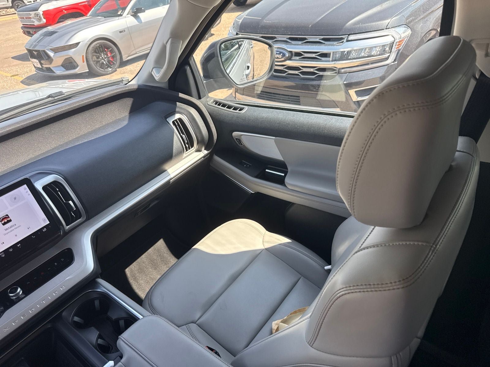 Certified 2025 Ford Expedition Active AWD/4WD image 31