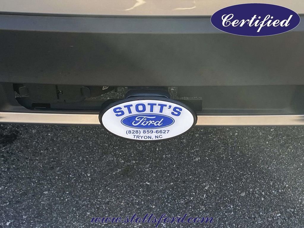 Certified 2022 Ford Explorer XLT w/ Equipment Group 202A image 8