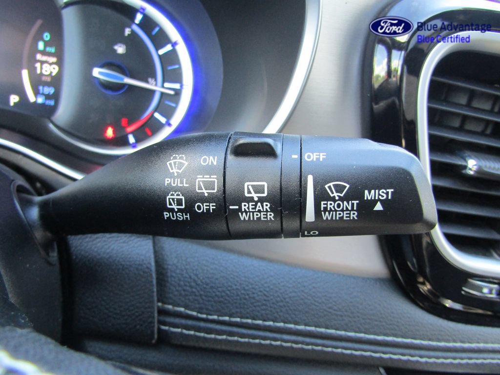 Used 2022 Chrysler Pacifica Limited w/ Uconnect Theater Family Group FWD image 37