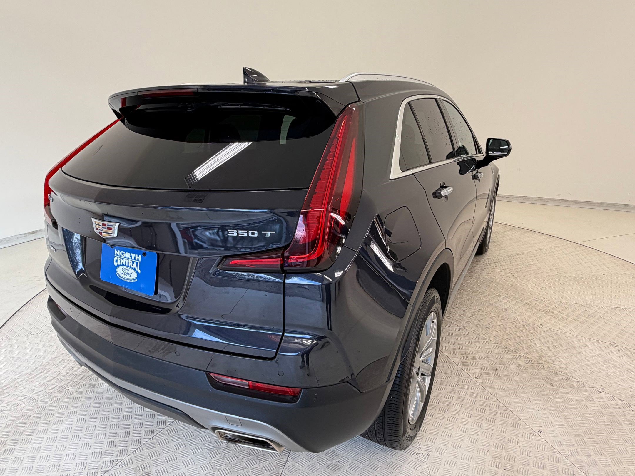 Used 2023 Cadillac XT4 Premium Luxury image 7