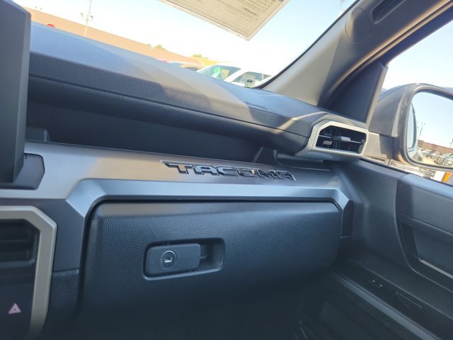 Used 2025 Toyota Tacoma SR5 AWD/4WD image 20