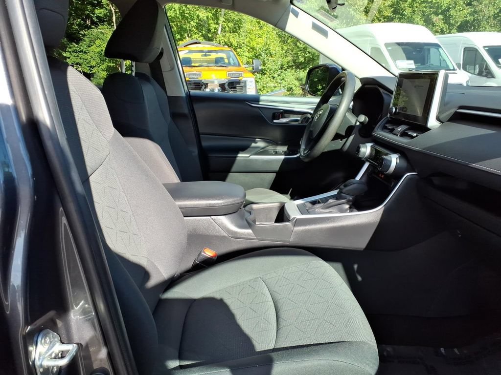 Used 2023 Toyota RAV4 XLE AWD/4WD image 10