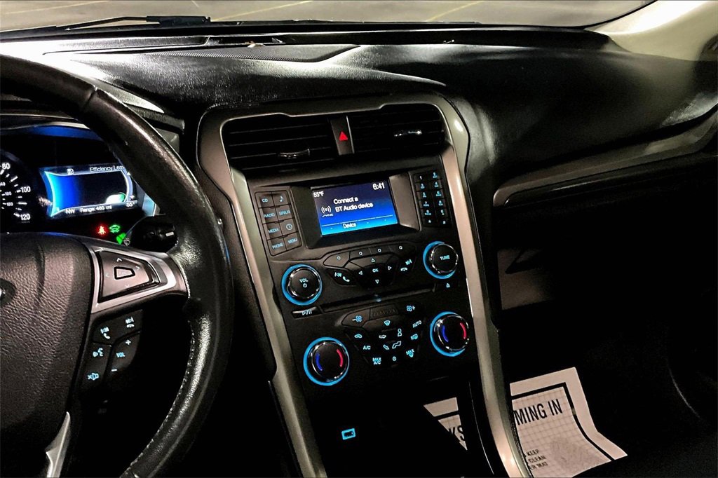 Certified 2017 Ford Fusion SE w/ Equipment Group 601A image 6