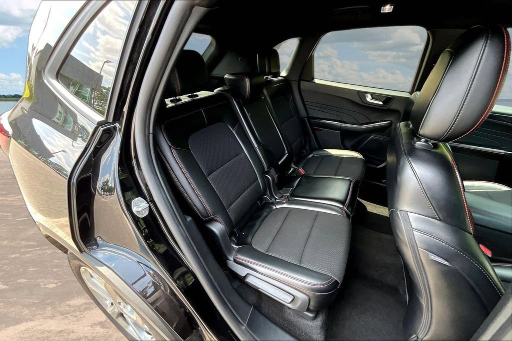 Certified 2025 Ford Escape ST-Line FWD image 26