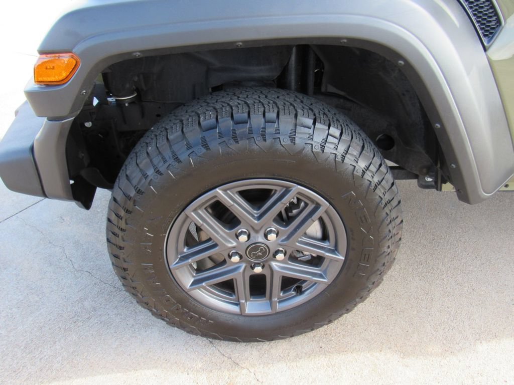Used 2025 Jeep Wrangler Unlimited Sport AWD/4WD image 10