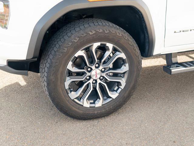 Used 2023 GMC Canyon Denali image 13