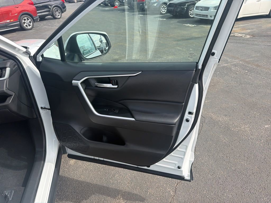 Used 2023 Toyota RAV4 XLE AWD/4WD image 33