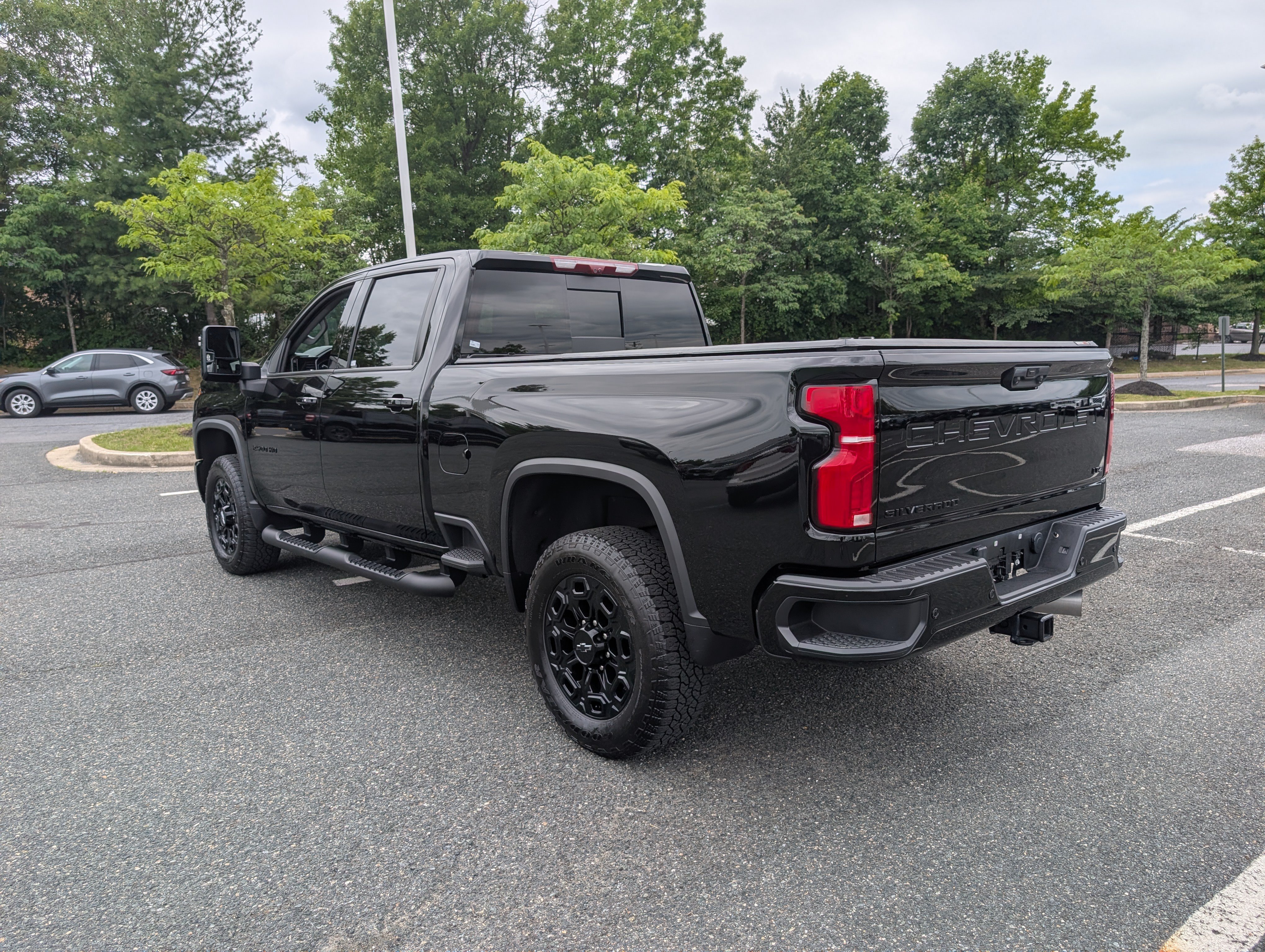 Used 2024 Chevrolet Silverado 2500 LTZ w/ LTZ Plus Package AWD/4WD image 5