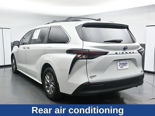 Used 2024 Toyota Sienna XLE FWD image 9