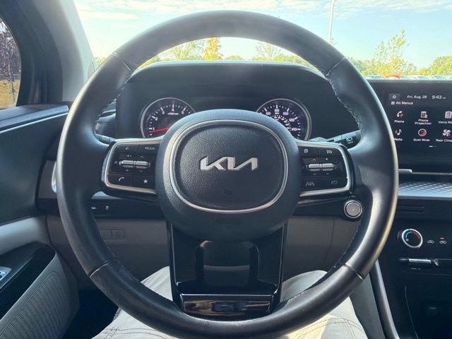 Used 2023 Kia Carnival LX FWD image 48