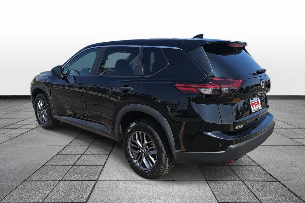 Used 2024 Nissan Rogue S AWD/4WD image 7