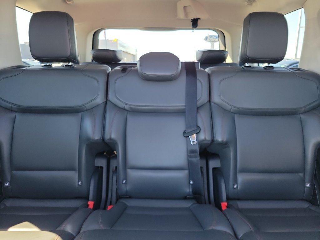 Certified 2025 Ford Expedition Active AWD/4WD image 19