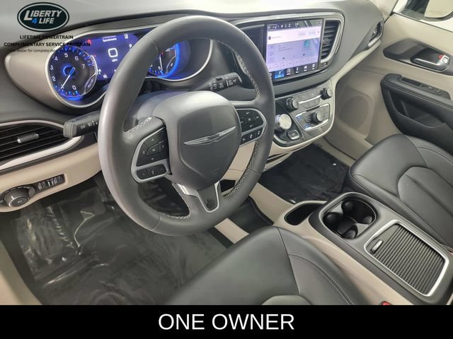 Used 2024 Chrysler Pacifica Touring-L FWD image 12