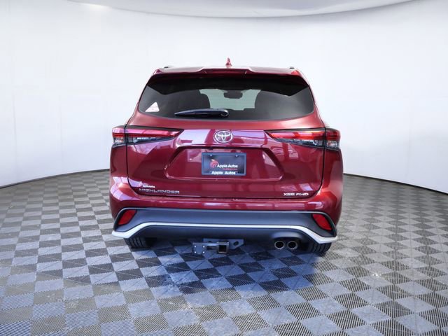 Used 2021 Toyota Highlander XSE AWD/4WD image 3