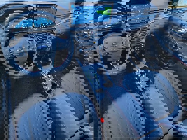 Certified 2025 Ford Escape ST-Line Elite w/ Premium Technology Package image 38