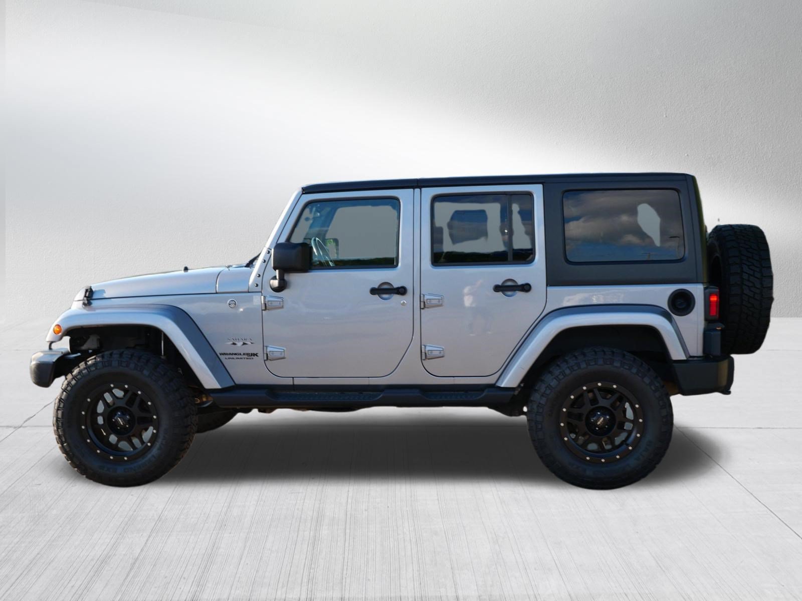 Used 2018 Jeep Wrangler Unlimited Sahara AWD/4WD image 4