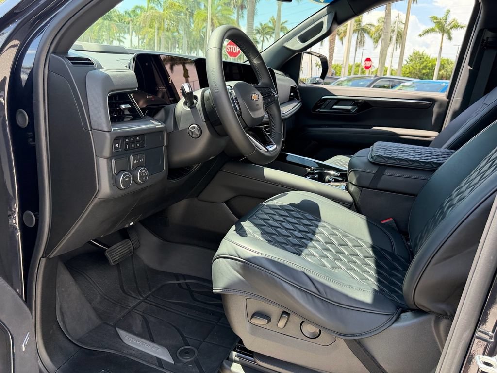 Used 2026 Chevrolet Suburban Premier RWD image 12