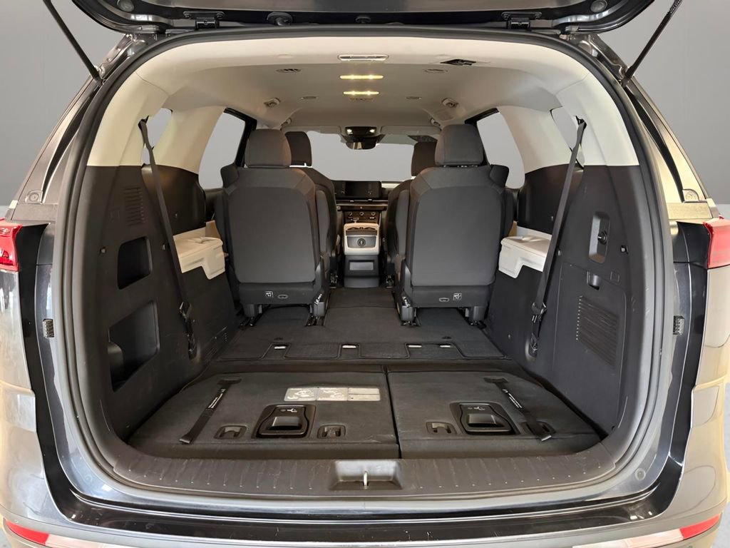 Used 2022 Kia Carnival LX image 29