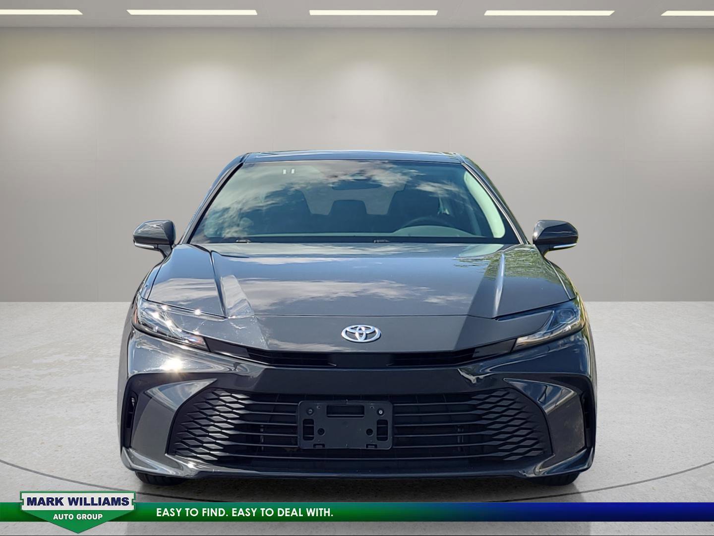 Used 2025 Toyota Camry SE FWD image 9