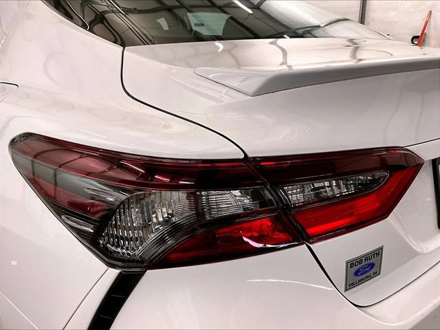 Used 2024 Toyota Camry SE w/ Cold Weather Package FWD image 28
